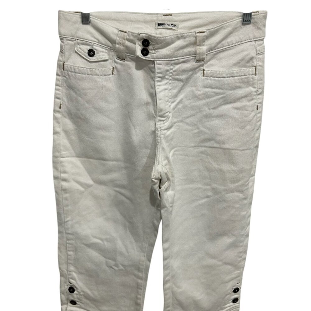 Lee Just Below The Waist Womens Button Details White Capri Pants Size 10M Classi